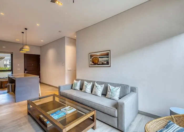 Modern Marina-view Penthouse With Private Hot Tub, Pool & Netflix