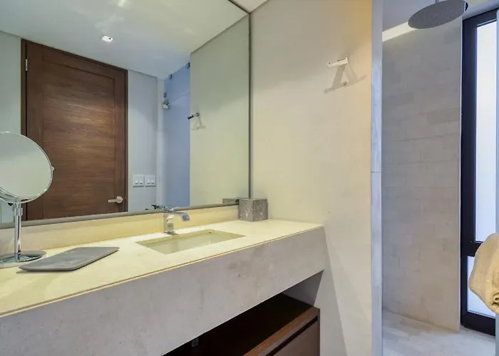 Modern Marina-view Penthouse With Private Hot Tub, Pool & Netflix *