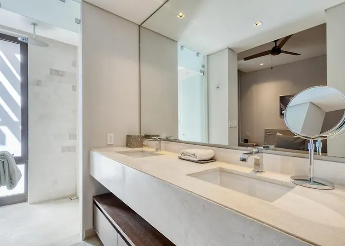 Modern Marina-view Penthouse With Private Hot Tub, Pool & Netflix Ferienhaus Cabo San Lucas